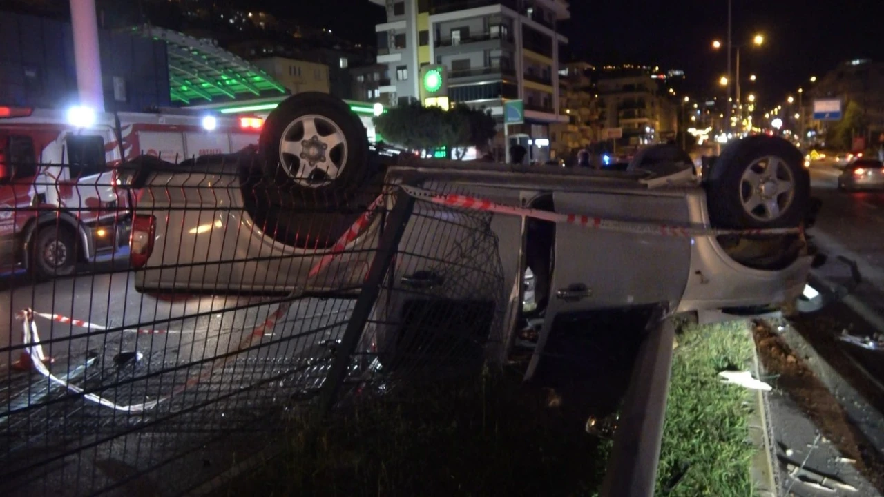 Alanyada takla atan otomobil hurdaya döndü: 2 yaralı