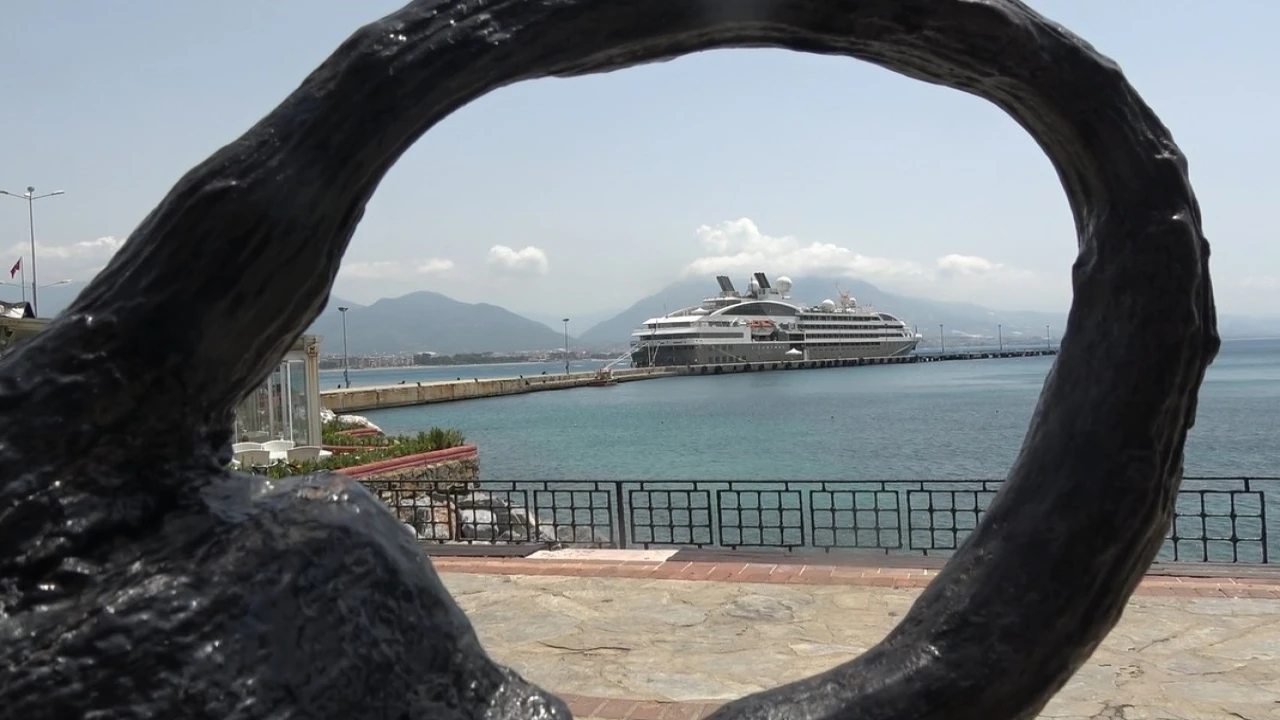 Alanyaya kruvaziyerle 187 turist geldi