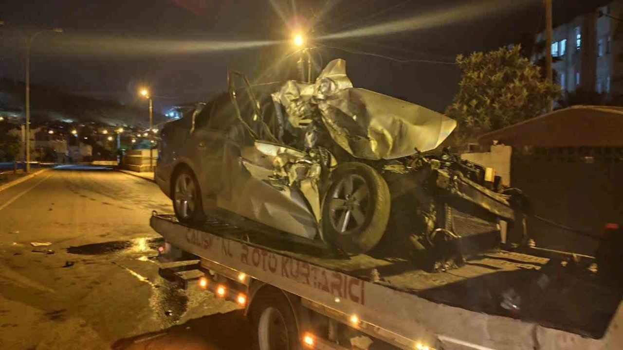 Alkollü sürücünün kullandığı araç kaza yaptı: 3ü ağır 4 kişinin yaralandığı anlar kamerada