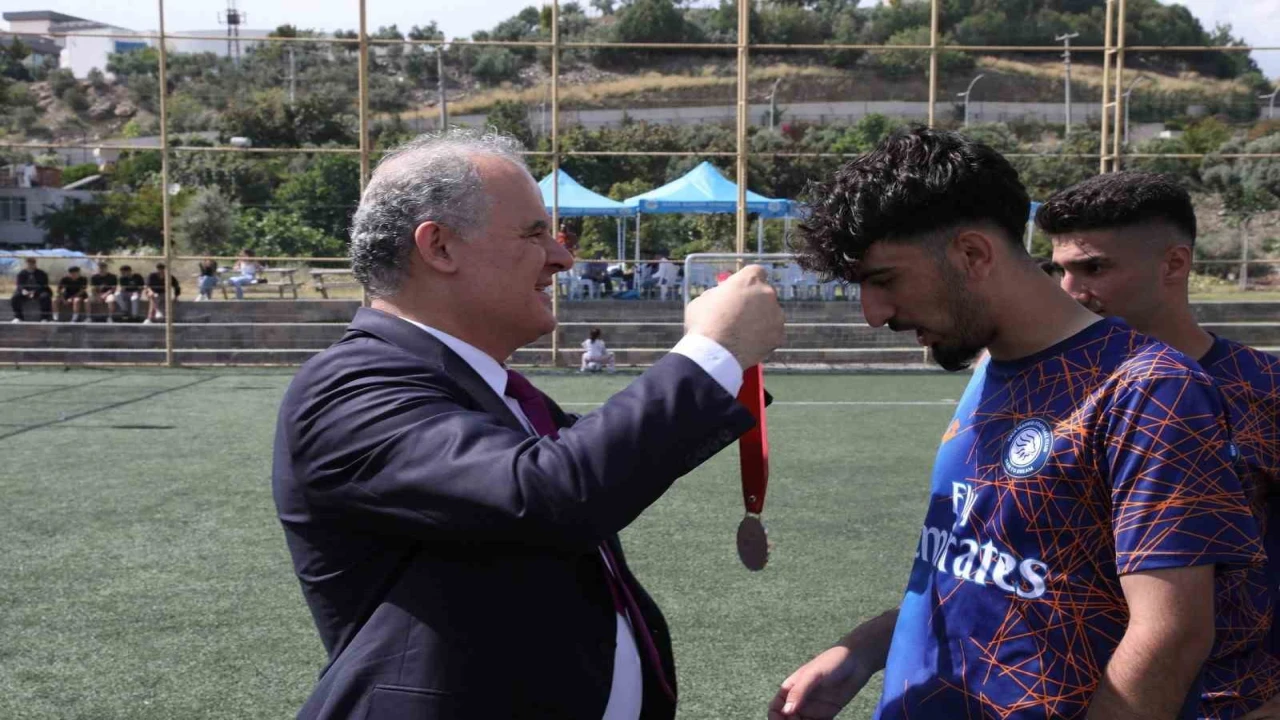 ALKÜ 10. yıl futbol turnuvası sona erdi