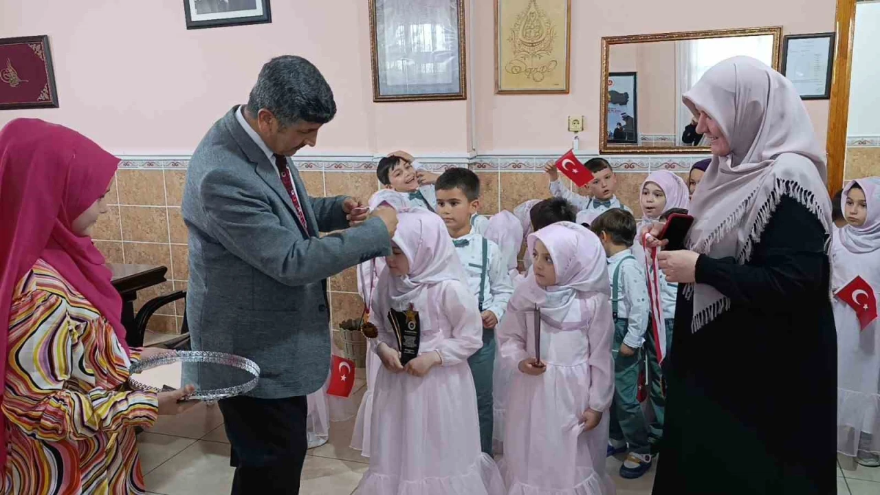 Anamurda Kuran ile tanışan minikler için program düzenlendi