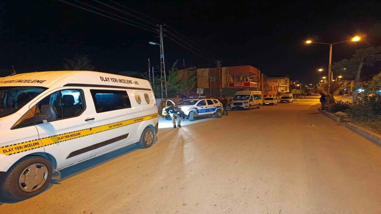 Annesi kayıp sanıyordu, arkadaşını bıçaklayıp kaçmış