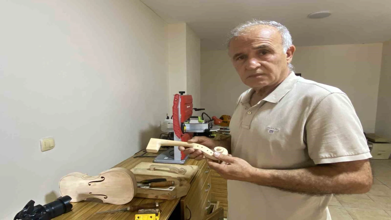 Annesinin altınlarını bozdurup aldığı keman, emekliliğinde mesleği oldu