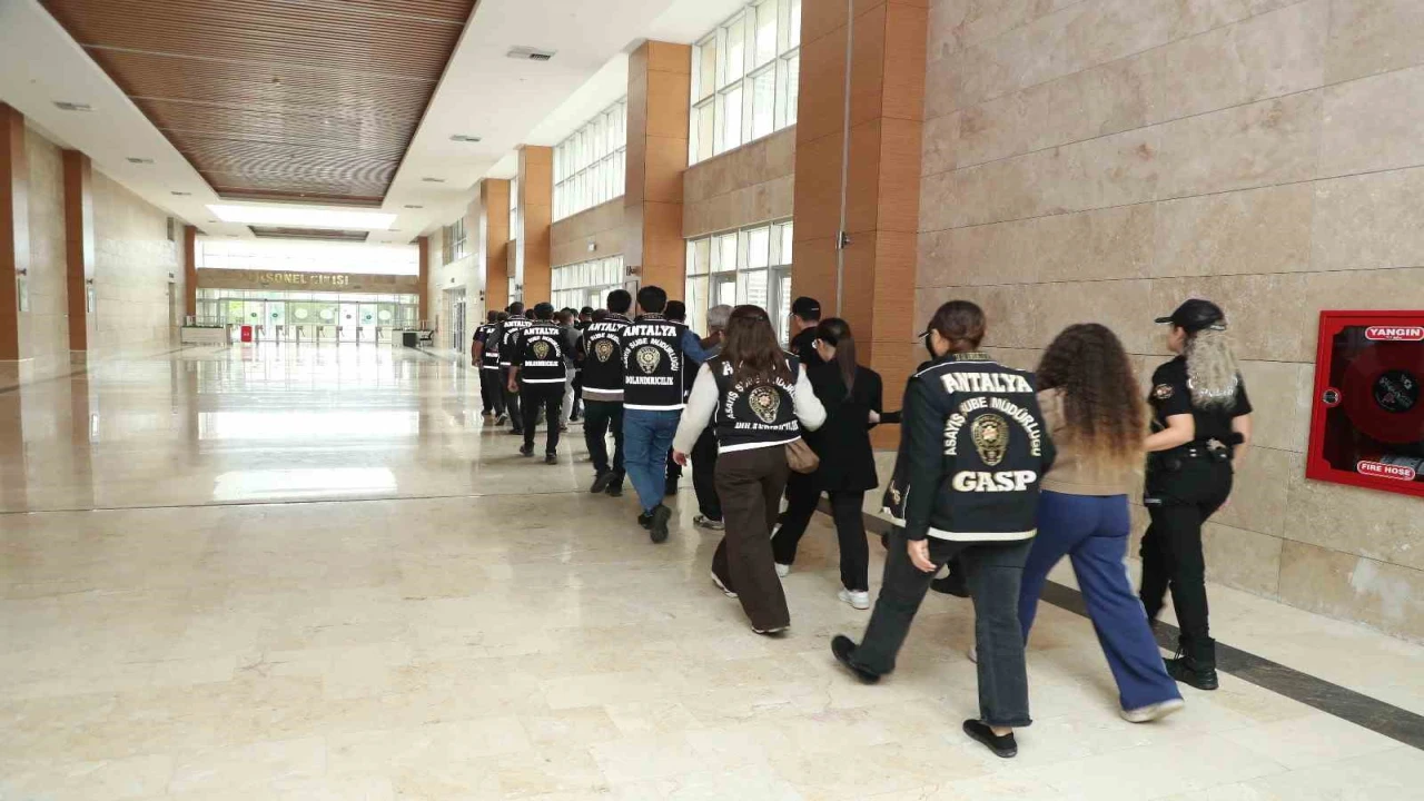 Antalyada çarşaf operasyonu: 42 milyon TLlik mal varlığına el konuldu