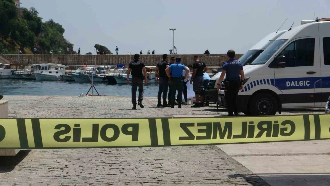 Antalyada denizde bir kişinin cansız bedeni bulundu