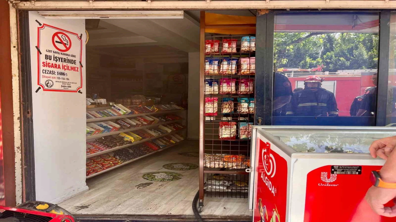 Antalyada markette yangın korkusu