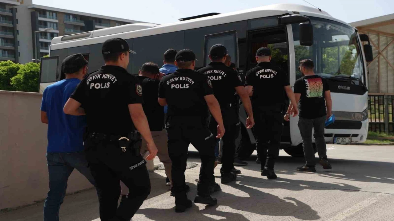 Antalyada son 2 haftada bin 316 aranan şahıs yakalandı