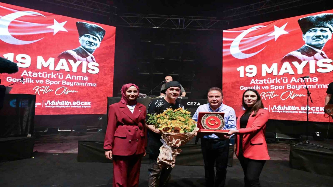 Antalyalılar 19 Mayısta tek yürek oldu