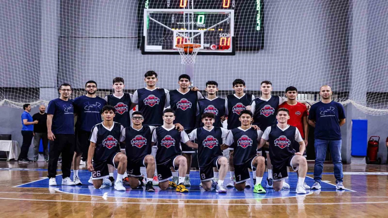 Antalyanın genç yıldızları parkelerde parladı