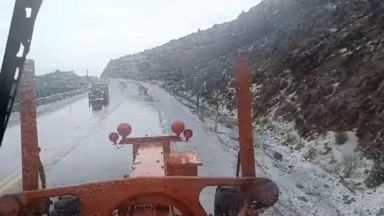 Antalyaya dolu yağdı: Alacabel beyaza büründü