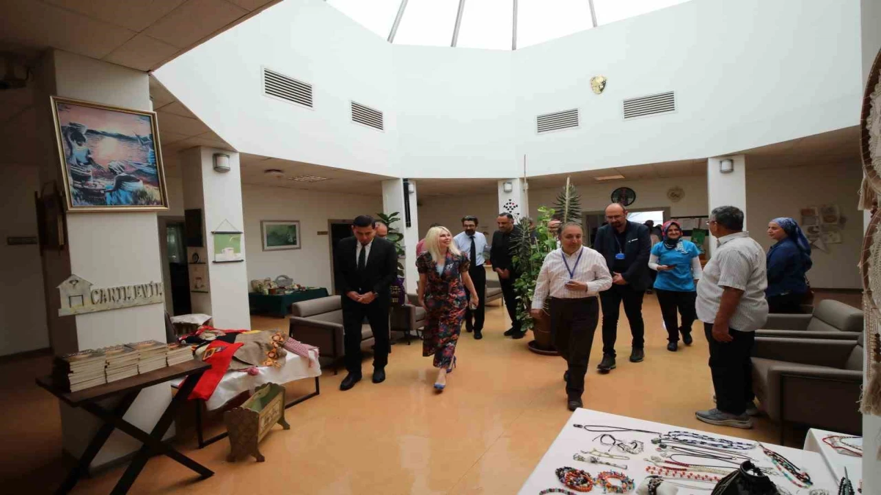 AÜde hastalara uygulamalı atölyelerde tarım ve sanatla terapi