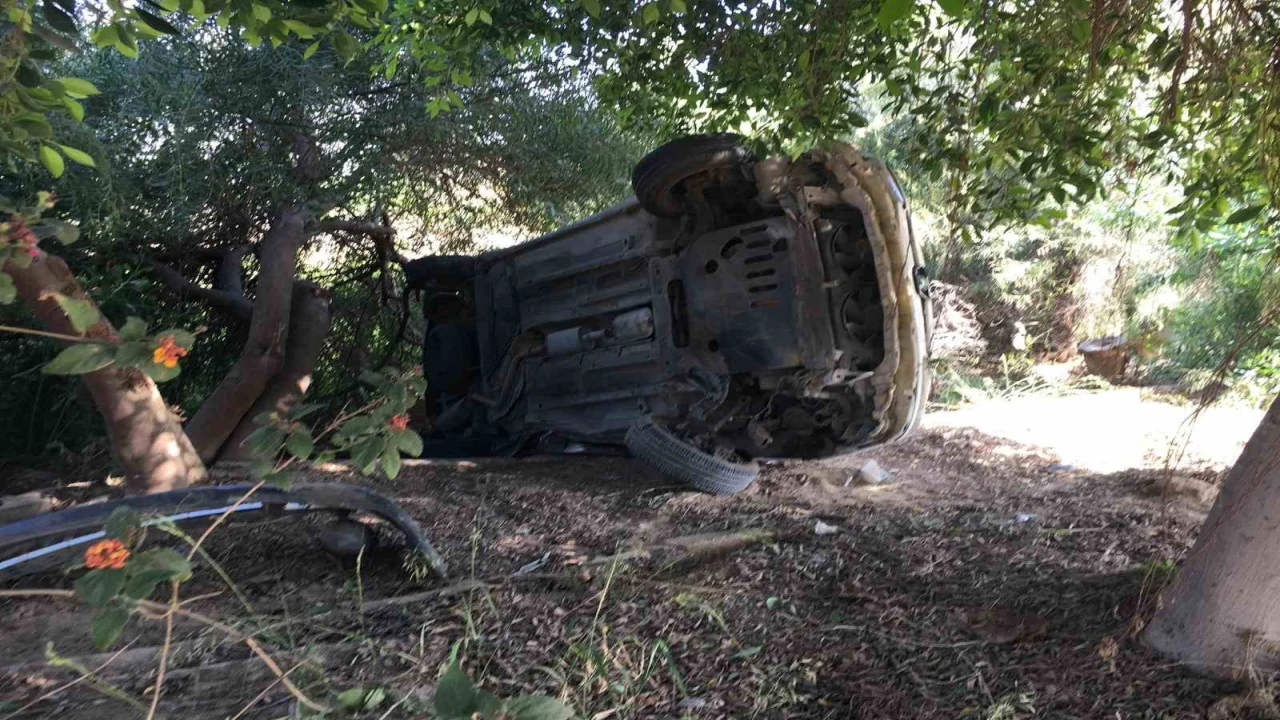 Bahçeye savrulan otomobilin sürücüsü yaralandı