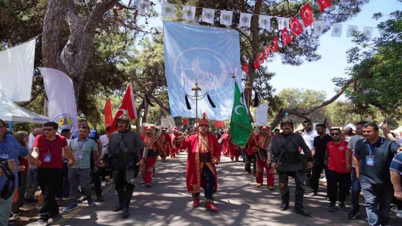 Binlerce kişi geldi: Geleneksel Türkmen Şöleni coşkulu geçti