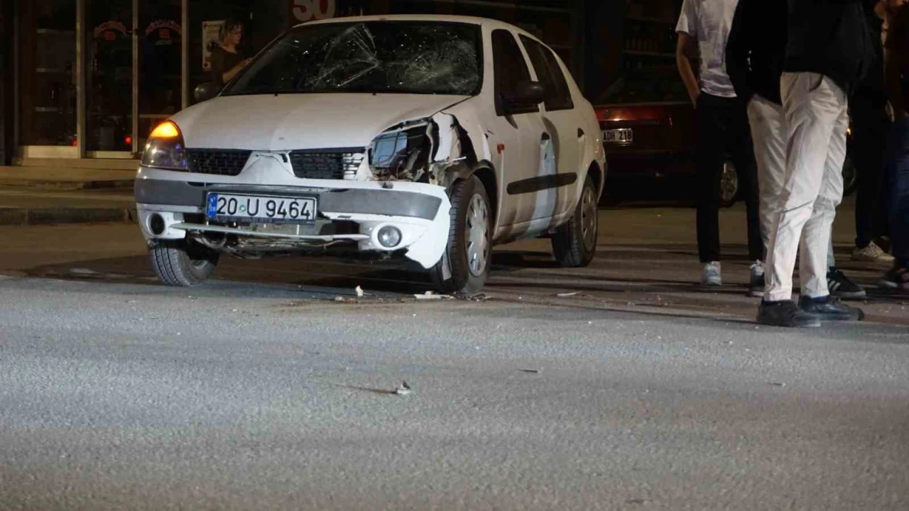 Burdurda otomobil ile motosiklet çarpıştı: 16 yaşındaki sürücü yaralandı