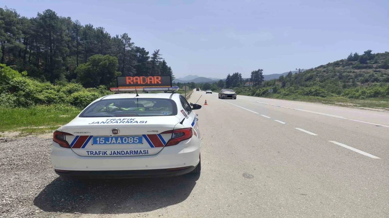 Burdurda trafik denetimlerinde 7 bin 462 araç kontrol edildi