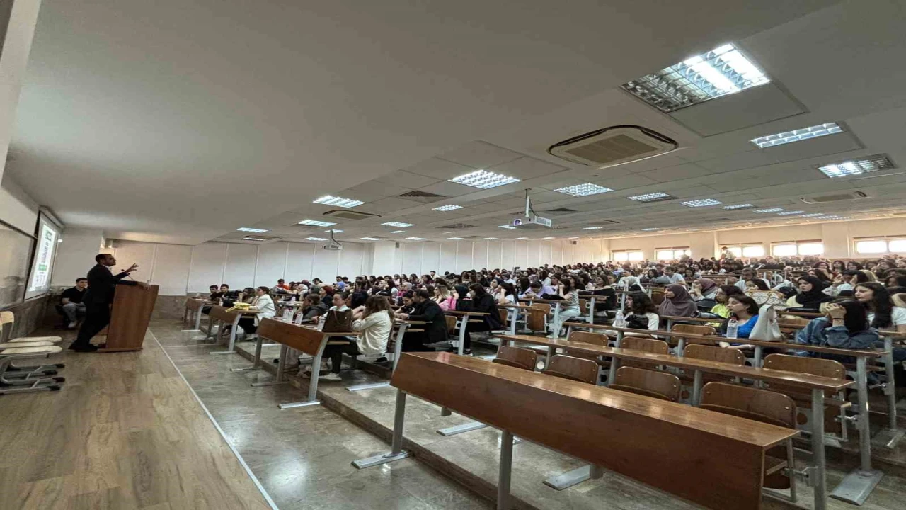 Dr. Yıldırım: Türkiyede bireylerin internette vakit geçirme süresi 7.6 saat