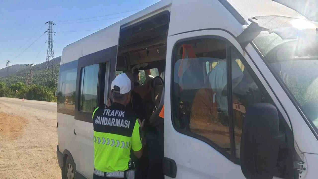 Eğirdirde tarım işçilerine güvenli ulaşım denetimi: 2 araca ceza kesildi