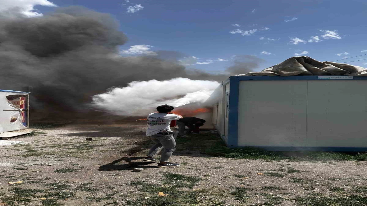 Elbistanda konteyner kent yangını