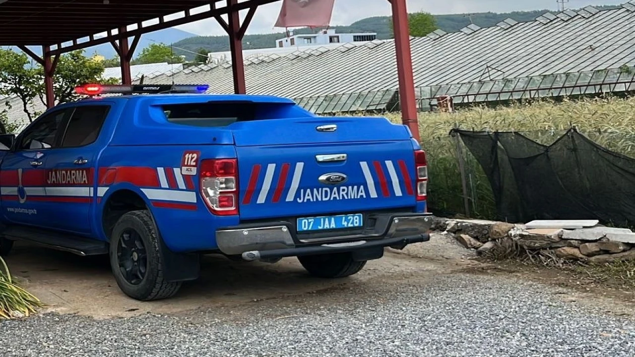 Gazipaşada 2 çocuk babası depo içerisinde ölü bulundu