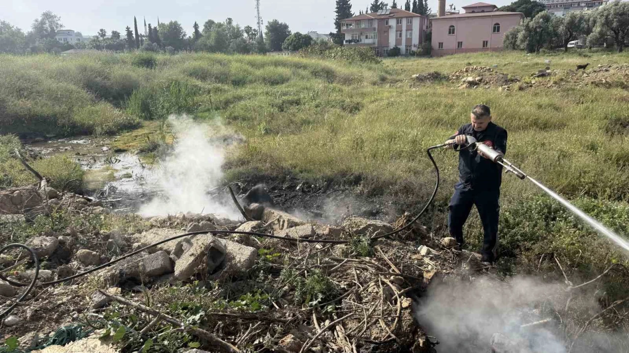 Gazipaşadaki otluk yangını büyümeden söndürüldü