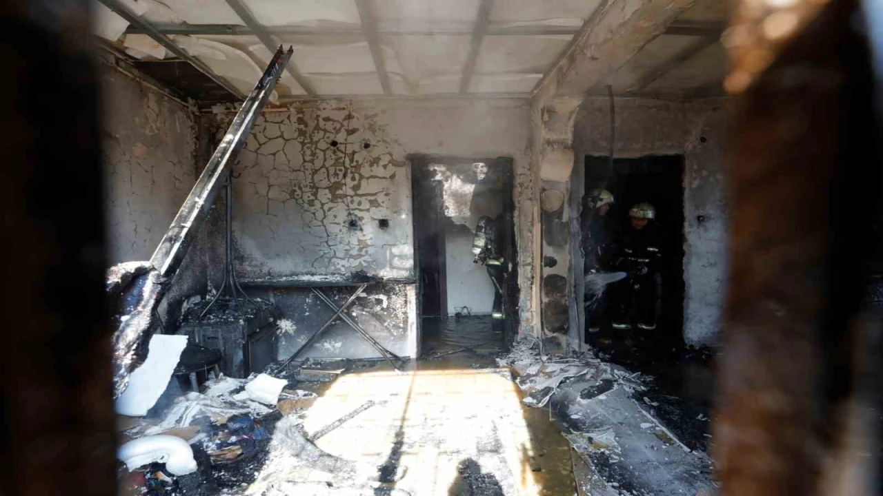 Gecekonduda çıkan yangın itfaiyeyi alarma geçirdi