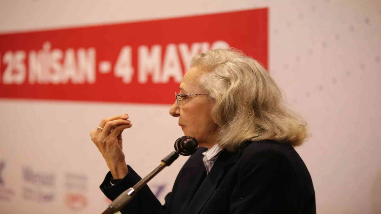 İnci Aral Kepez Kitap Fuarında okurlarıyla buluştu