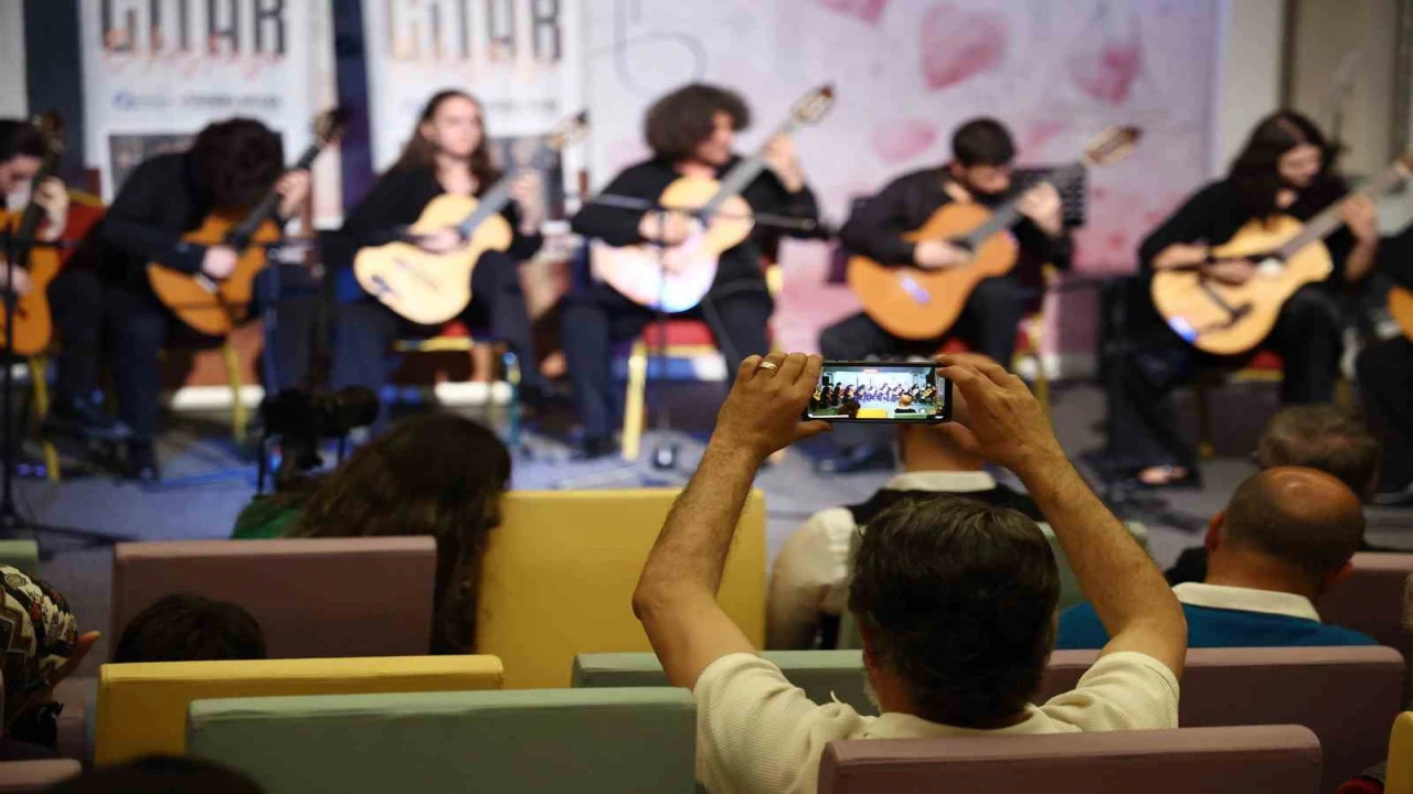 İsmail Baha Sürelsan Konservatuvarından Gitar Orkestrası Konseri
