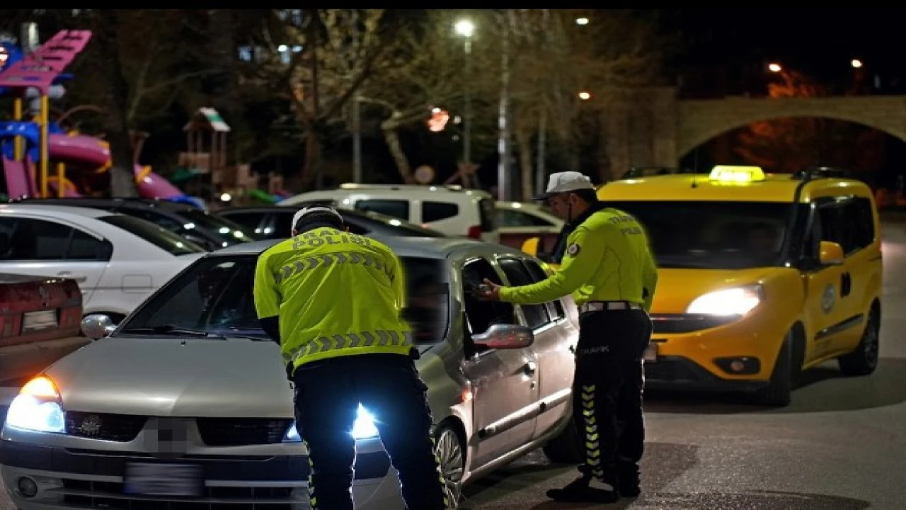 Ispartada asayiş ve trafik uygulamasında 14 sürücüye ceza kesildi