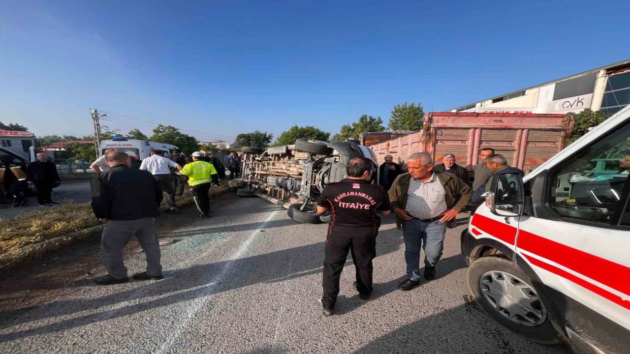Kahramanmaraşta işçi servisi ile otomobil çarpıştı: 12 yaralı