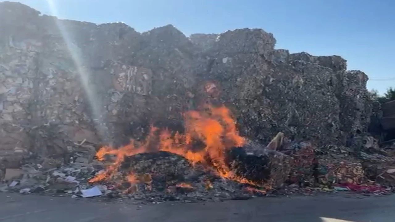 Kahramanmaraşta kağıt fabrikasında yangın