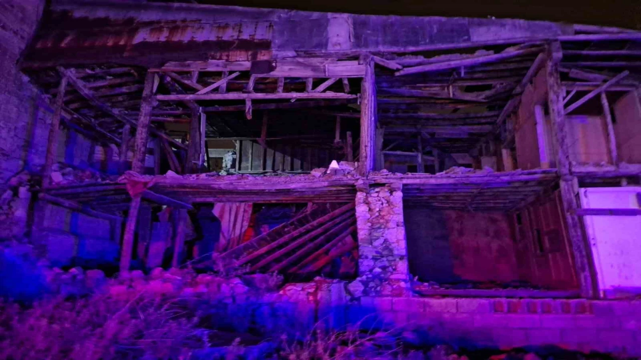 Kahramanmaraşta metruk binada göçük