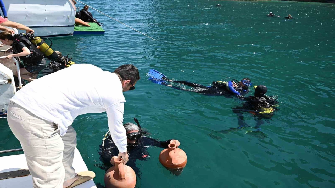 Kemerde Hıdırellez Dalışı renkli görüntülere sahne oldu