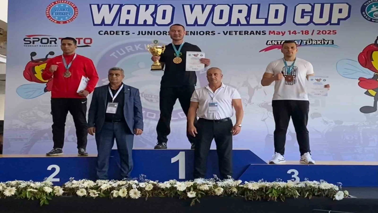Kemerin Kick Boks sporcuları dünya şampiyonasından dört madalyayla döndü
