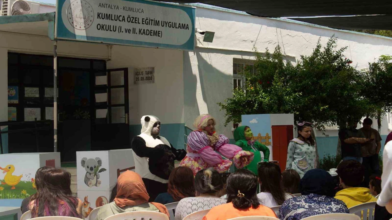 Kepezden çocuklara masal gibi tiyatro gösterisi