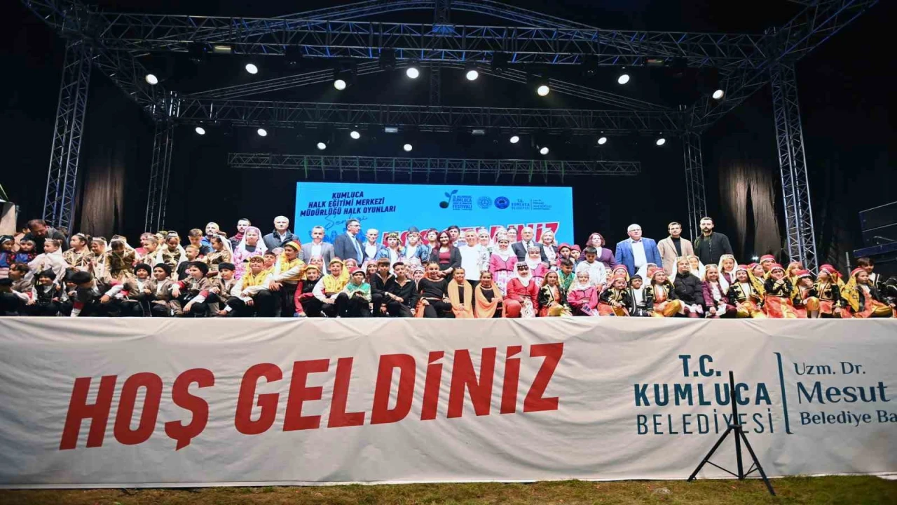 Kumlucada halk oyunları şöleni festivale renk kattı