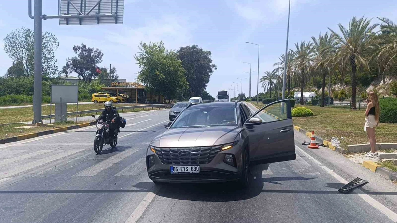 Manavgatta kamyonet ile çarpışan otomobilin sürücüsü yaralandı