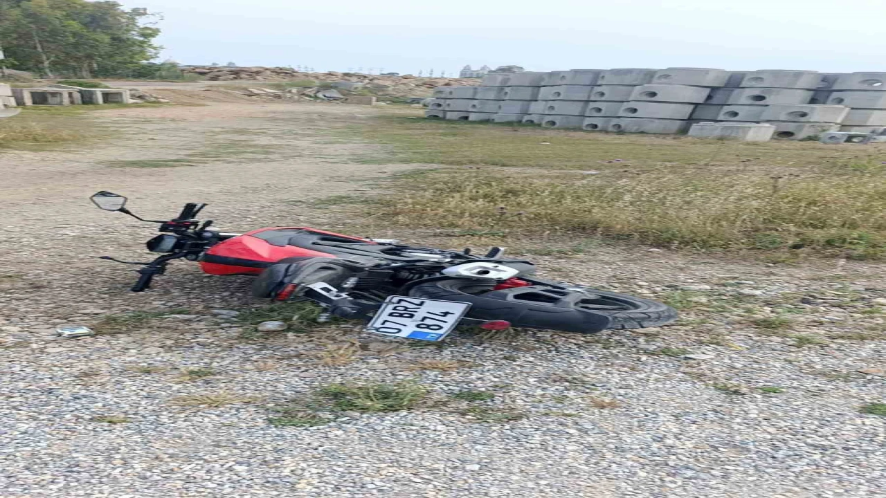 Manavgatta motosiklet devrildi: 1 yaralı
