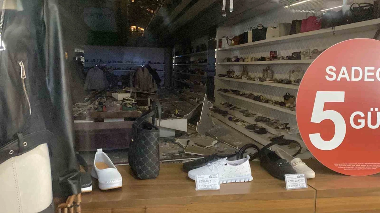 Mersin Forum AVMdeki iş yerinde asma cam tavan çöktü: 2 yaralı