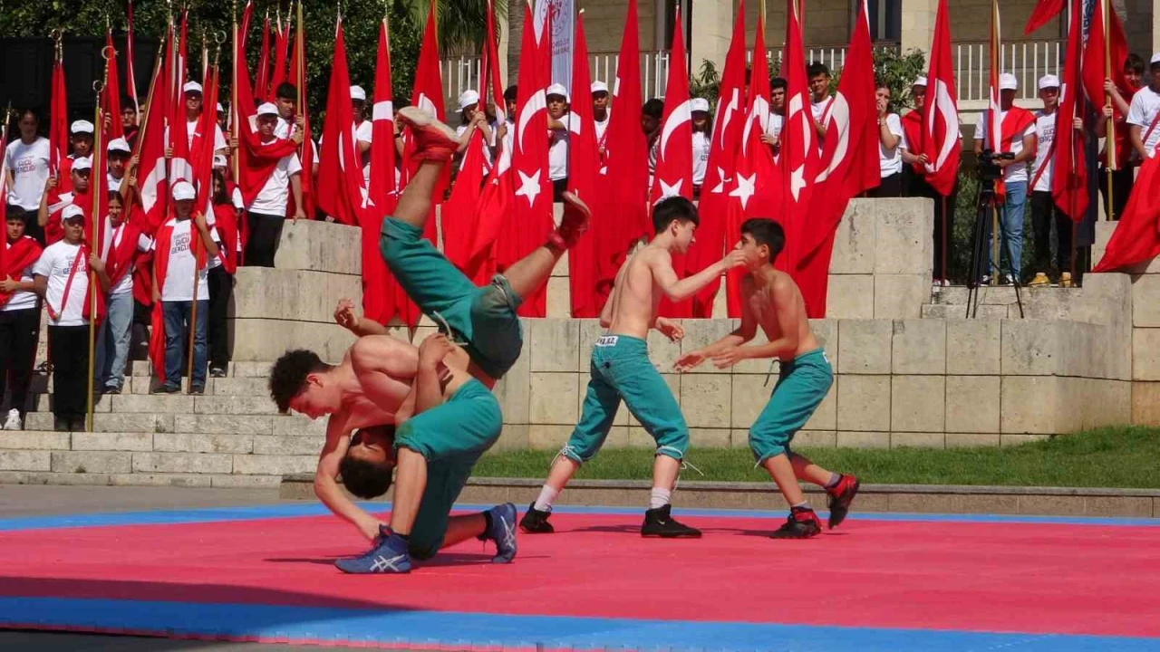 Mersinde 19 Mayıs coşkuyla kutlandı