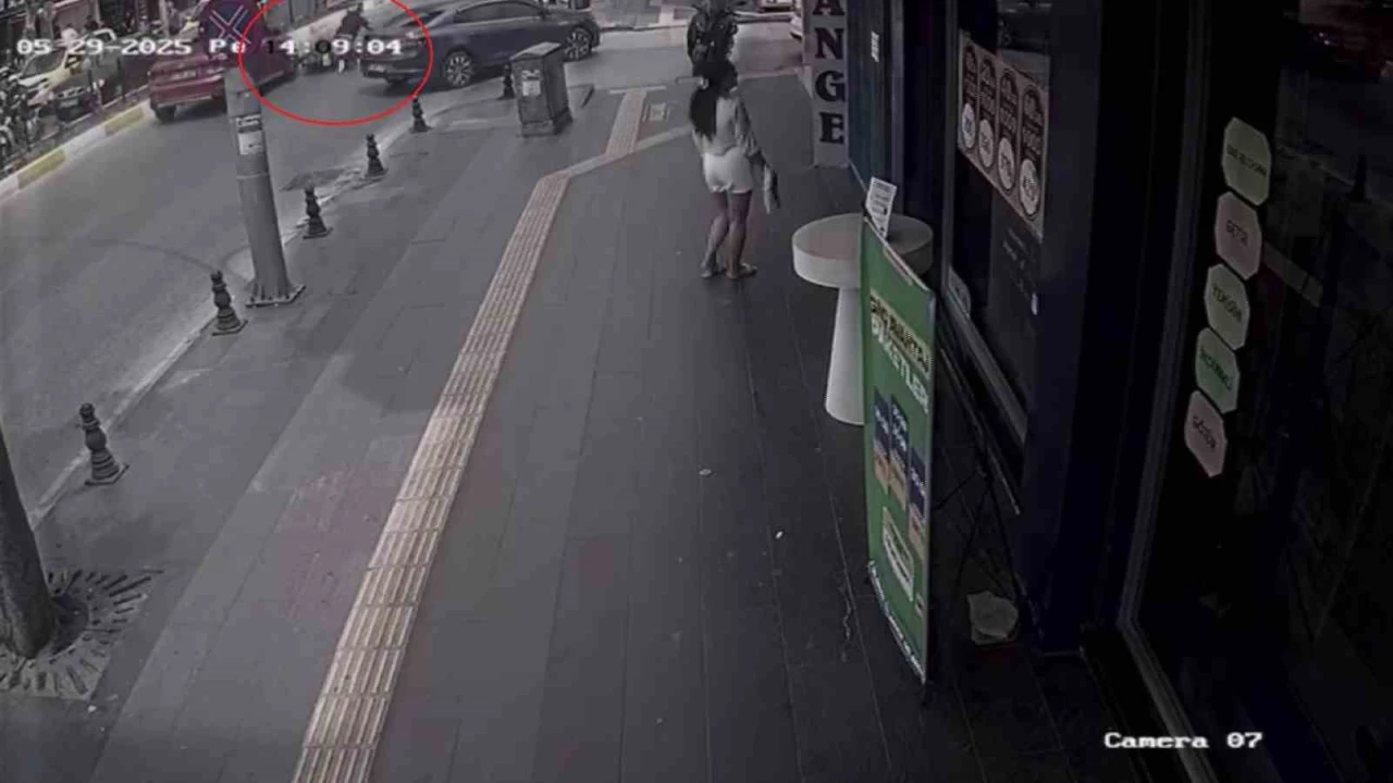 Motosiklete çarpan otomobil sürücüsü durmayıp uzaklaştı