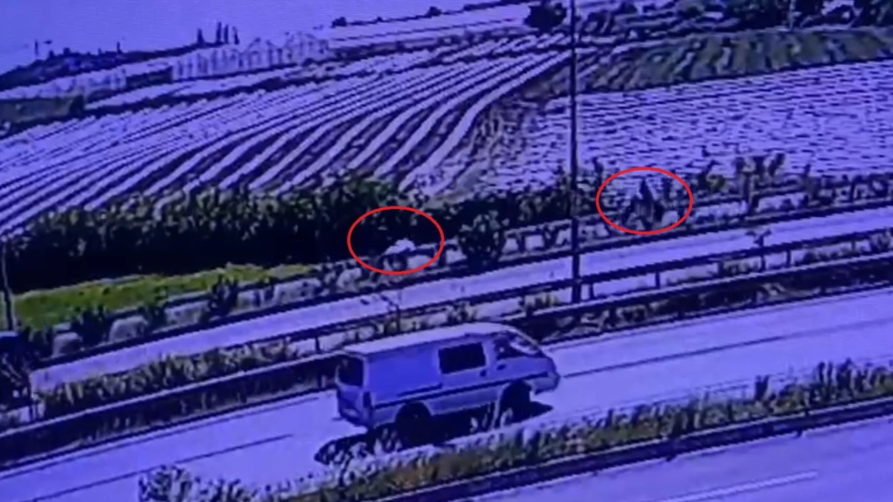 Motosikletlerin çarpıştığı kaza kamerada