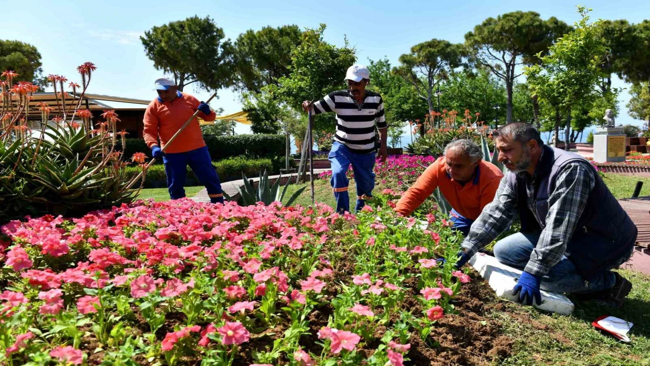 Muratpaşanın renkli emeği Çiçek Desenleri Günleri başlıyor