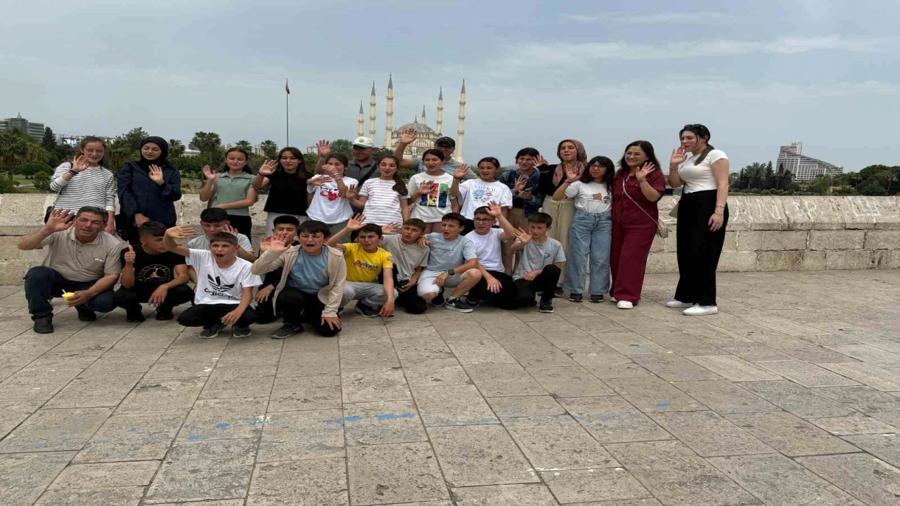 Öğrenciler Adanada tarih, İzmirde bilimle buluştu