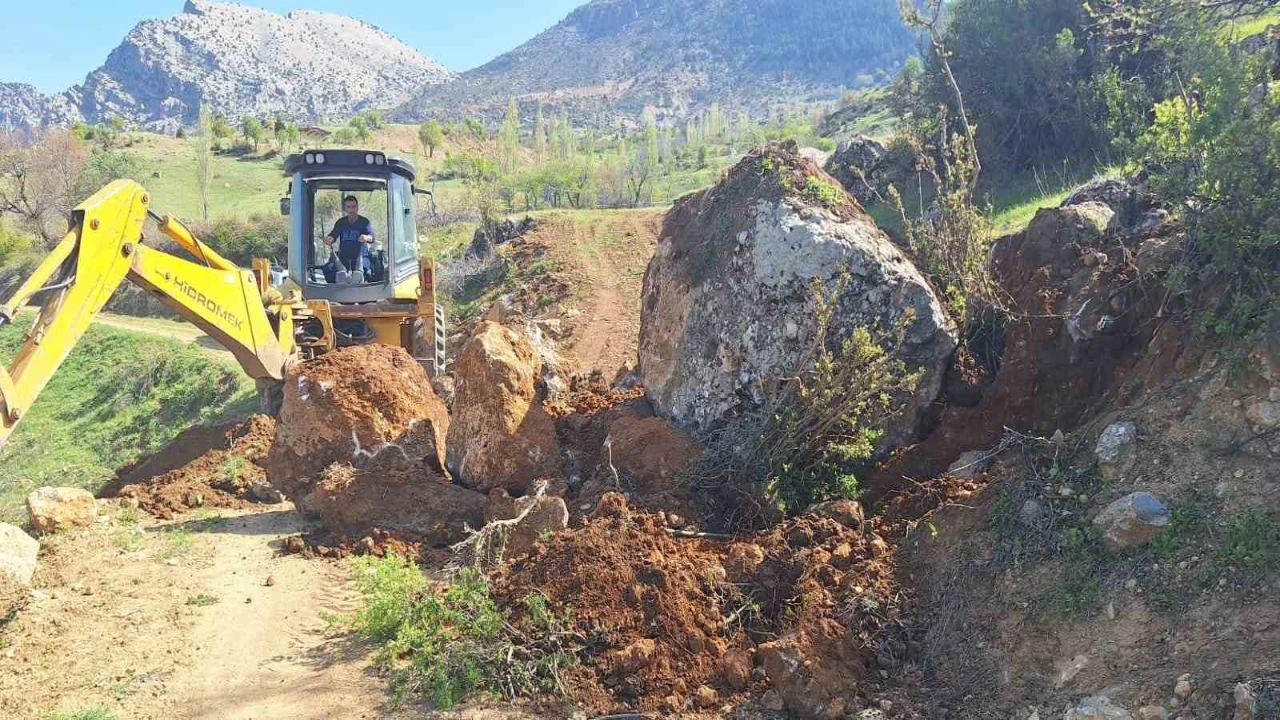 Onikişubatta yol çalışmaları
