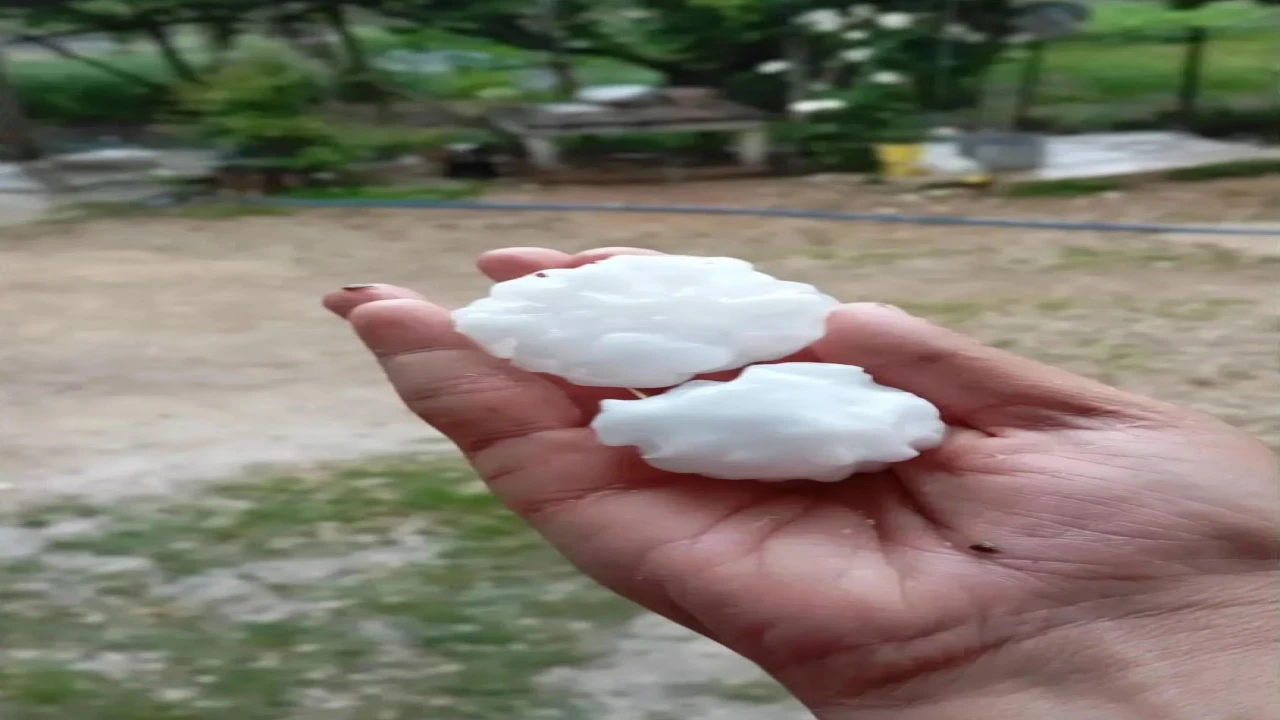 Osmaniyede ceviz büyüklüğünde dolu yağdı
