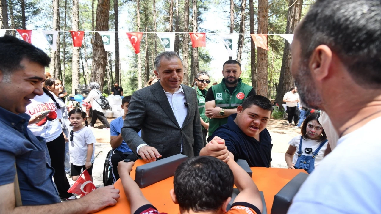 Osmaniyede engelliler aileleriyle piknik yaptı