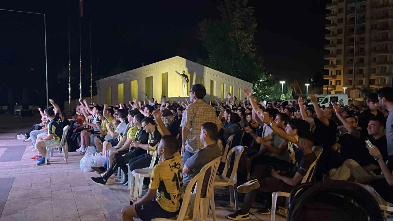 Osmaniyede, Fenerbahçenin şampiyonluğu coşkuyla kutlandı