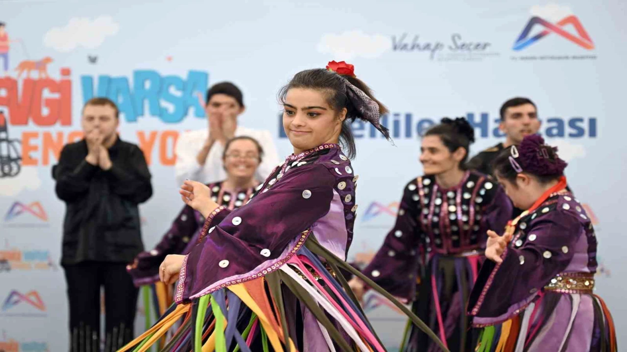 Özel bireyler engelleri sanatla aştı