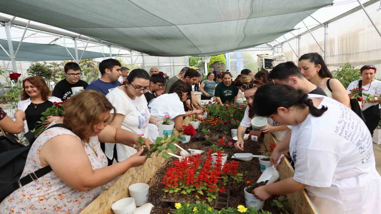 Özel eğitim öğrencileri çiçek dikti