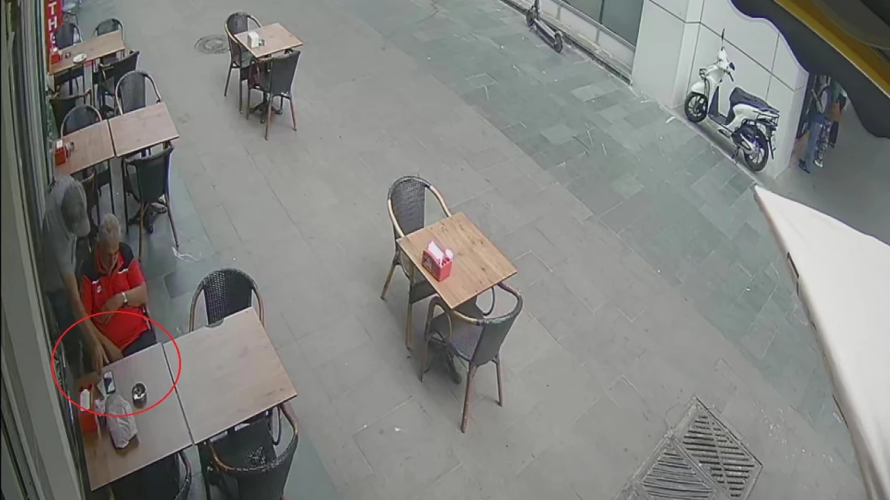 Simitçide uyudu, uyanınca neye uğradığını şaşırdı: Adisyon fişini de almış